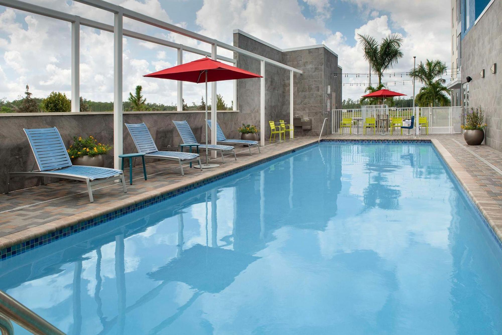 Home2 Suites By Hilton Fort Myers Airport Екстер'єр фото